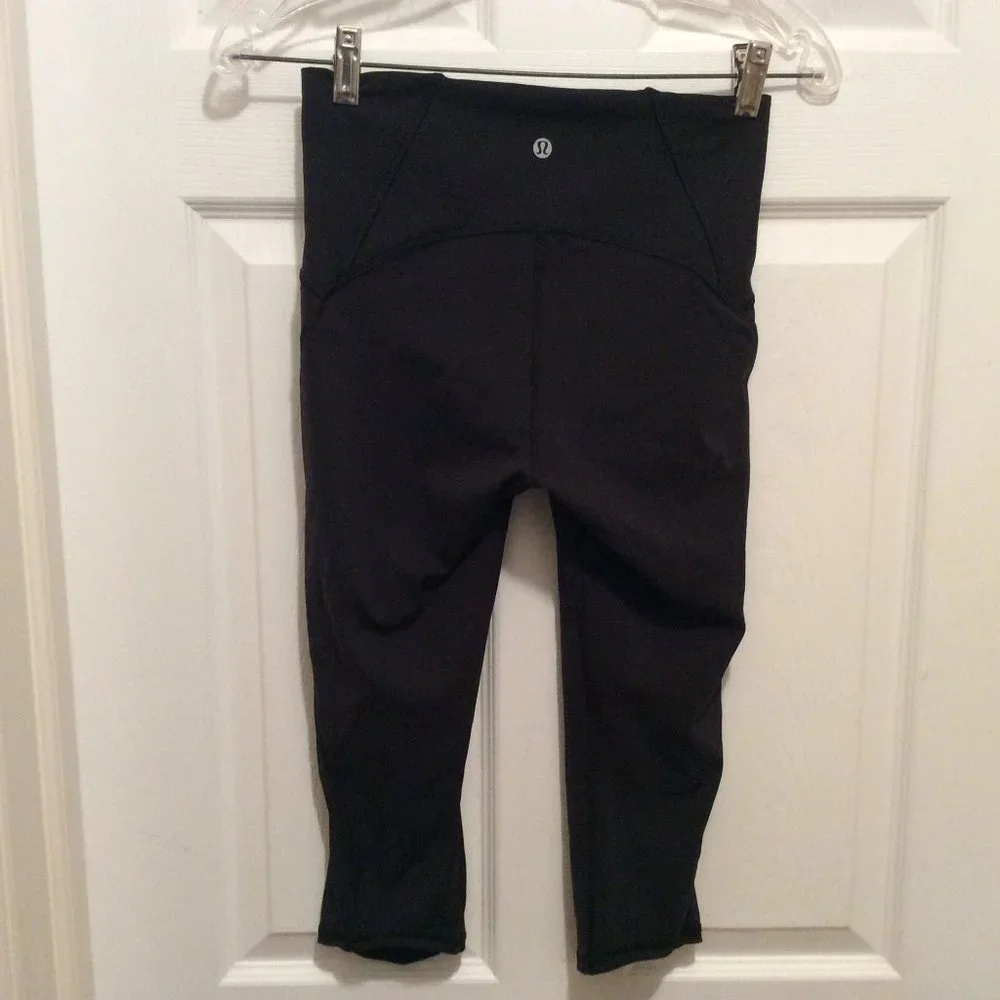 Lululemon Cropped Leggings 6 Solid Black